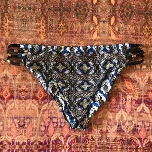Geometric print bikini bottoms with beads no brand tag sz Small
